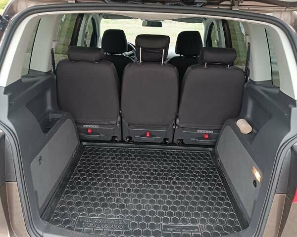 Коричневий Фольксваген Туран, об'ємом двигуна 1.6 л та пробігом 290 тис. км за 10100 $, фото 12 на Automoto.ua