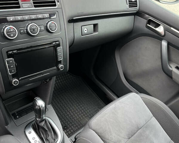 Коричневый Фольксваген Туран, объемом двигателя 1.97 л и пробегом 145 тыс. км за 11900 $, фото 28 на Automoto.ua