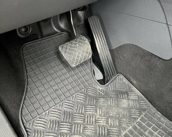 Коричневый Фольксваген Туран, объемом двигателя 1.97 л и пробегом 145 тыс. км за 11900 $, фото 26 на Automoto.ua