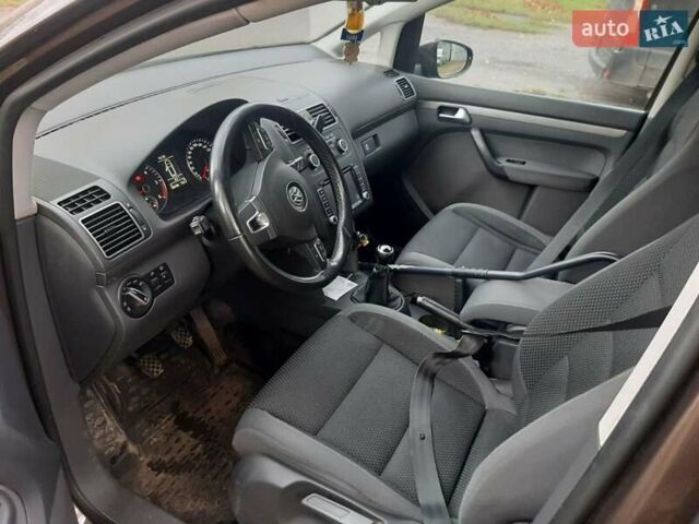 Коричневый Фольксваген Туран, объемом двигателя 1.6 л и пробегом 209 тыс. км за 10500 $, фото 18 на Automoto.ua