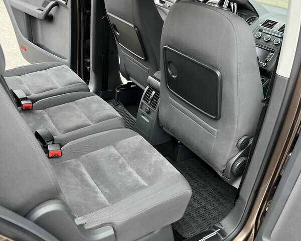 Коричневый Фольксваген Туран, объемом двигателя 1.97 л и пробегом 145 тыс. км за 11900 $, фото 37 на Automoto.ua