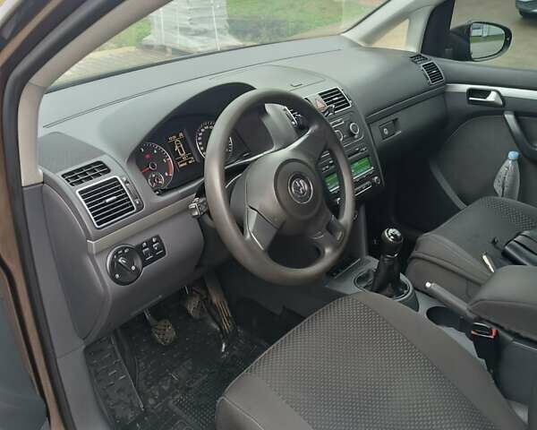 Коричневий Фольксваген Туран, об'ємом двигуна 1.6 л та пробігом 290 тис. км за 10100 $, фото 6 на Automoto.ua