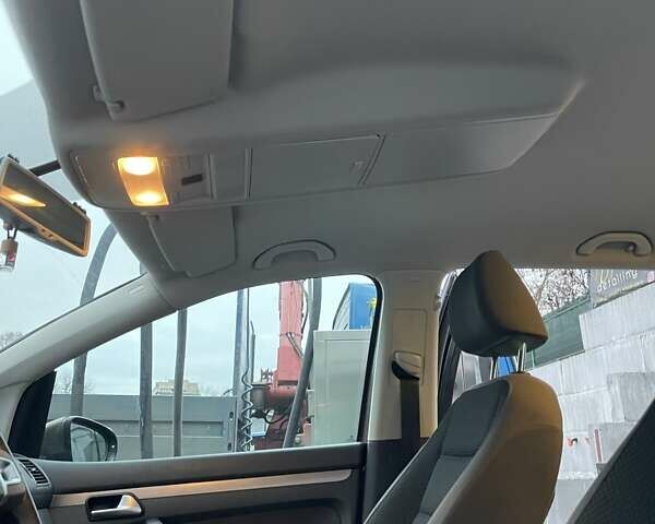 Коричневий Фольксваген Туран, об'ємом двигуна 1.39 л та пробігом 270 тис. км за 7200 $, фото 5 на Automoto.ua