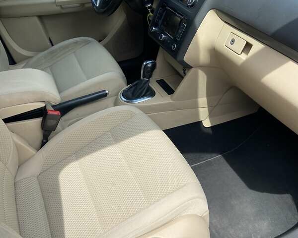 Коричневий Фольксваген Туран, об'ємом двигуна 2 л та пробігом 235 тис. км за 13750 $, фото 7 на Automoto.ua