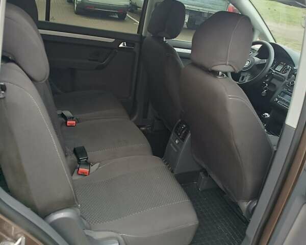 Коричневий Фольксваген Туран, об'ємом двигуна 1.6 л та пробігом 290 тис. км за 10100 $, фото 10 на Automoto.ua