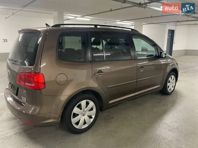 Коричневий Фольксваген Туран, об'ємом двигуна 2 л та пробігом 235 тис. км за 13750 $, фото 3 на Automoto.ua