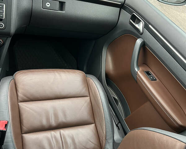 Коричневий Фольксваген Туран, об'ємом двигуна 2 л та пробігом 227 тис. км за 13500 $, фото 19 на Automoto.ua