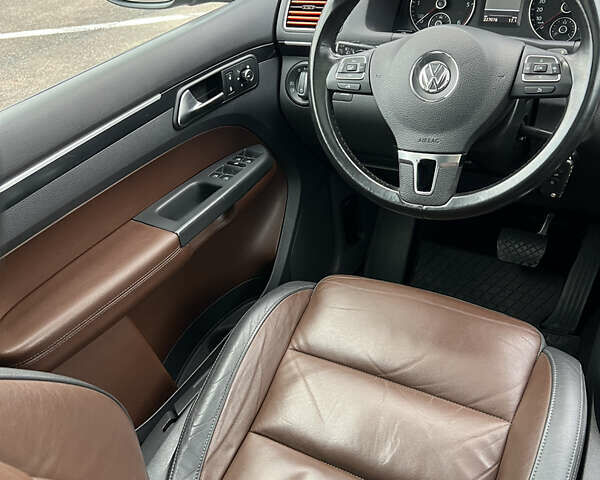 Коричневий Фольксваген Туран, об'ємом двигуна 2 л та пробігом 227 тис. км за 13500 $, фото 18 на Automoto.ua