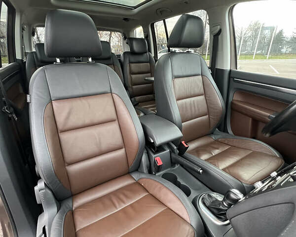 Коричневий Фольксваген Туран, об'ємом двигуна 2 л та пробігом 227 тис. км за 13500 $, фото 11 на Automoto.ua