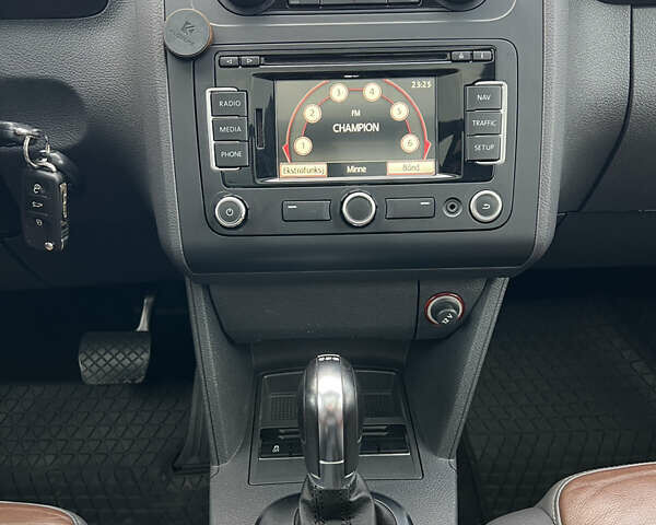 Коричневий Фольксваген Туран, об'ємом двигуна 2 л та пробігом 227 тис. км за 13500 $, фото 20 на Automoto.ua