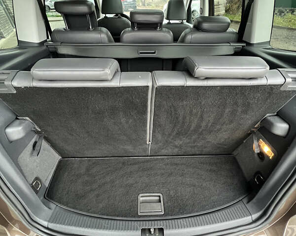 Коричневий Фольксваген Туран, об'ємом двигуна 2 л та пробігом 227 тис. км за 13500 $, фото 9 на Automoto.ua