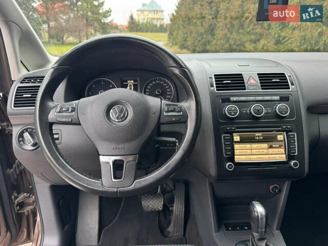 Коричневий Фольксваген Туран, об'ємом двигуна 1.6 л та пробігом 207 тис. км за 11950 $, фото 12 на Automoto.ua