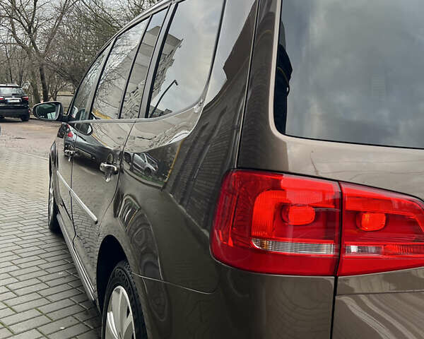 Коричневий Фольксваген Туран, об'ємом двигуна 2 л та пробігом 227 тис. км за 13500 $, фото 5 на Automoto.ua