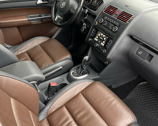 Коричневий Фольксваген Туран, об'ємом двигуна 2 л та пробігом 227 тис. км за 13500 $, фото 14 на Automoto.ua