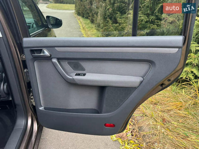 Коричневий Фольксваген Туран, об'ємом двигуна 1.6 л та пробігом 207 тис. км за 11950 $, фото 18 на Automoto.ua