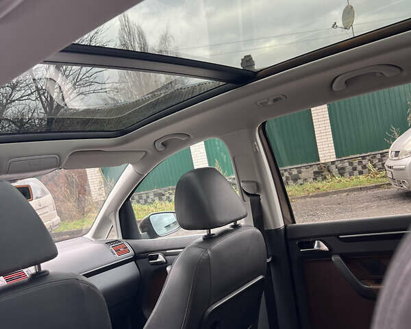 Коричневий Фольксваген Туран, об'ємом двигуна 2 л та пробігом 227 тис. км за 13500 $, фото 12 на Automoto.ua