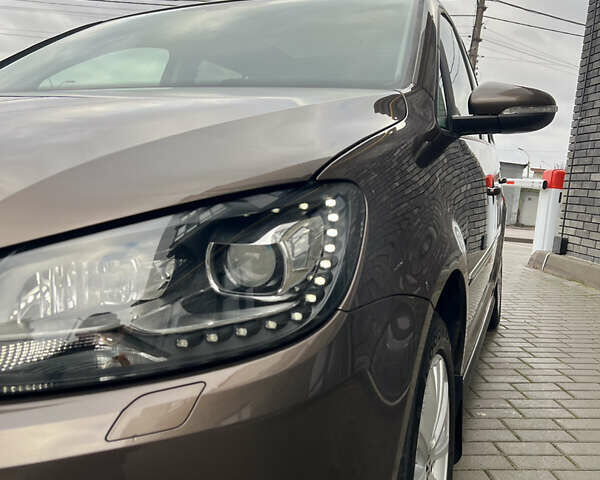 Коричневий Фольксваген Туран, об'ємом двигуна 2 л та пробігом 227 тис. км за 13500 $, фото 6 на Automoto.ua