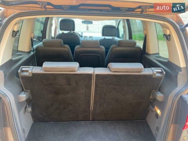 Коричневий Фольксваген Туран, об'ємом двигуна 2 л та пробігом 235 тис. км за 12200 $, фото 39 на Automoto.ua