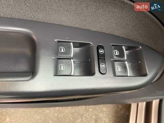 Коричневий Фольксваген Туран, об'ємом двигуна 2 л та пробігом 235 тис. км за 12200 $, фото 32 на Automoto.ua