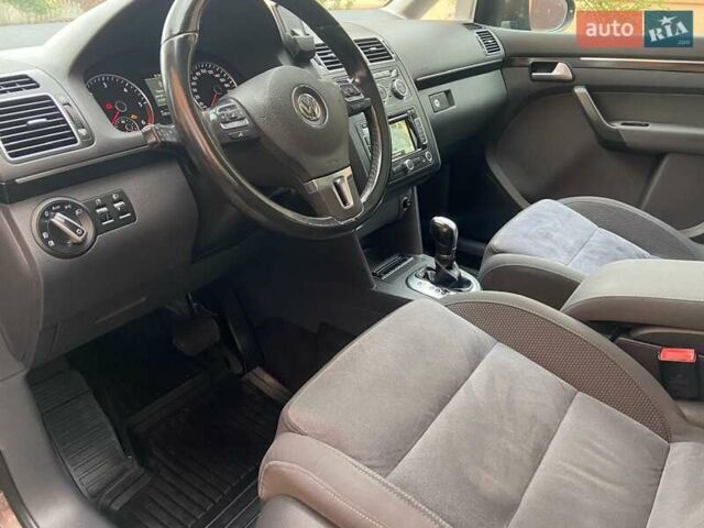 Коричневий Фольксваген Туран, об'ємом двигуна 2 л та пробігом 235 тис. км за 12200 $, фото 20 на Automoto.ua