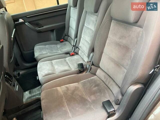 Коричневий Фольксваген Туран, об'ємом двигуна 2 л та пробігом 235 тис. км за 12200 $, фото 24 на Automoto.ua