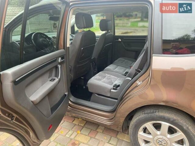 Коричневий Фольксваген Туран, об'ємом двигуна 2 л та пробігом 235 тис. км за 12200 $, фото 38 на Automoto.ua