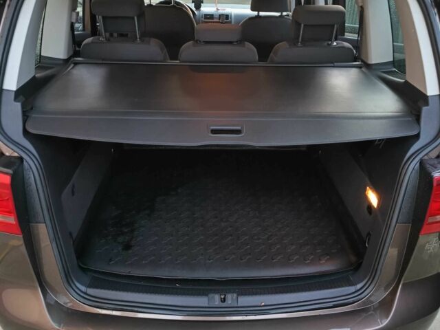 Коричневый Фольксваген Туран, объемом двигателя 1.6 л и пробегом 249 тыс. км за 13000 $, фото 18 на Automoto.ua