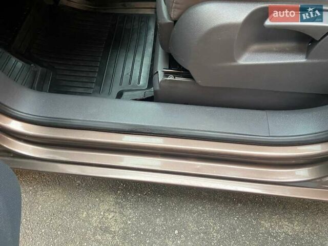 Коричневий Фольксваген Туран, об'ємом двигуна 2 л та пробігом 235 тис. км за 12200 $, фото 25 на Automoto.ua