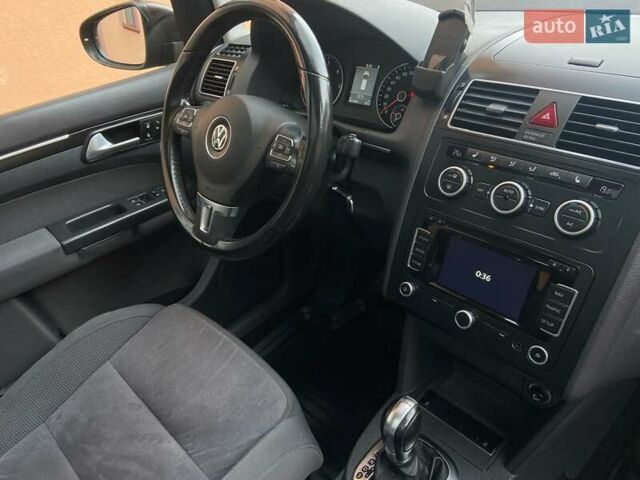 Коричневий Фольксваген Туран, об'ємом двигуна 2 л та пробігом 235 тис. км за 12200 $, фото 26 на Automoto.ua