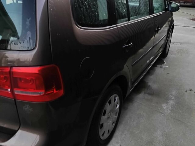 Коричневый Фольксваген Туран, объемом двигателя 1.6 л и пробегом 249 тыс. км за 13000 $, фото 2 на Automoto.ua