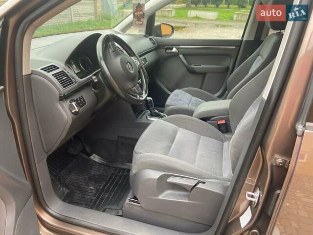 Коричневий Фольксваген Туран, об'ємом двигуна 2 л та пробігом 235 тис. км за 12200 $, фото 43 на Automoto.ua