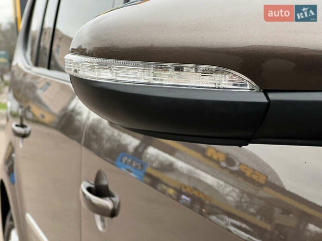 Коричневый Фольксваген Туран, объемом двигателя 2 л и пробегом 171 тыс. км за 14799 $, фото 15 на Automoto.ua