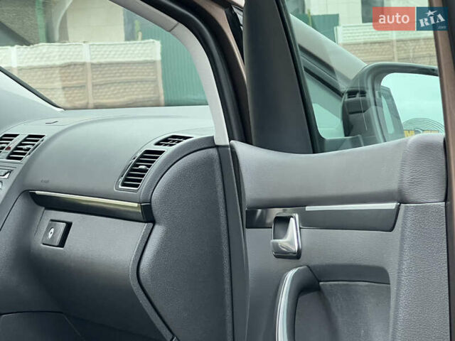 Коричневый Фольксваген Туран, объемом двигателя 2 л и пробегом 171 тыс. км за 14799 $, фото 45 на Automoto.ua