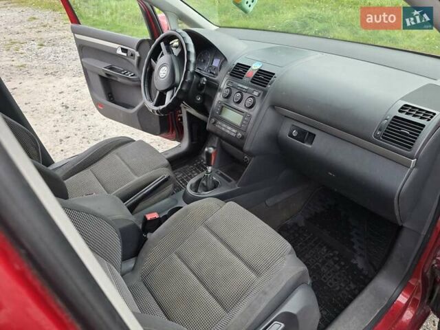 Червоний Фольксваген Туран, об'ємом двигуна 1.97 л та пробігом 387 тис. км за 4900 $, фото 15 на Automoto.ua