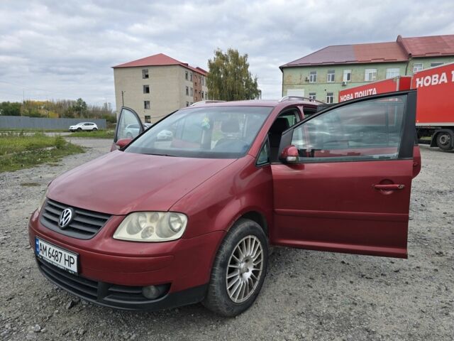 Красный Фольксваген Туран, объемом двигателя 2 л и пробегом 378 тыс. км за 4800 $, фото 5 на Automoto.ua