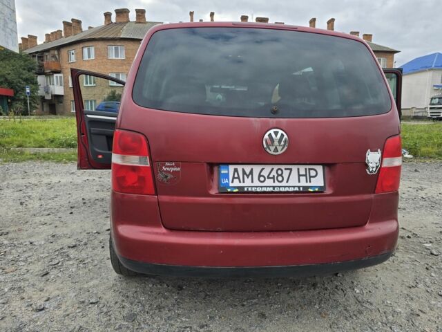 Красный Фольксваген Туран, объемом двигателя 2 л и пробегом 378 тыс. км за 4800 $, фото 3 на Automoto.ua