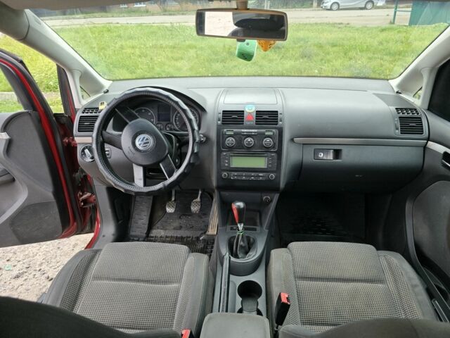 Красный Фольксваген Туран, объемом двигателя 2 л и пробегом 378 тыс. км за 4800 $, фото 21 на Automoto.ua