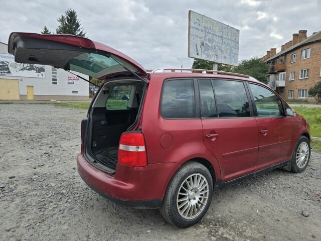 Красный Фольксваген Туран, объемом двигателя 2 л и пробегом 378 тыс. км за 4800 $, фото 2 на Automoto.ua