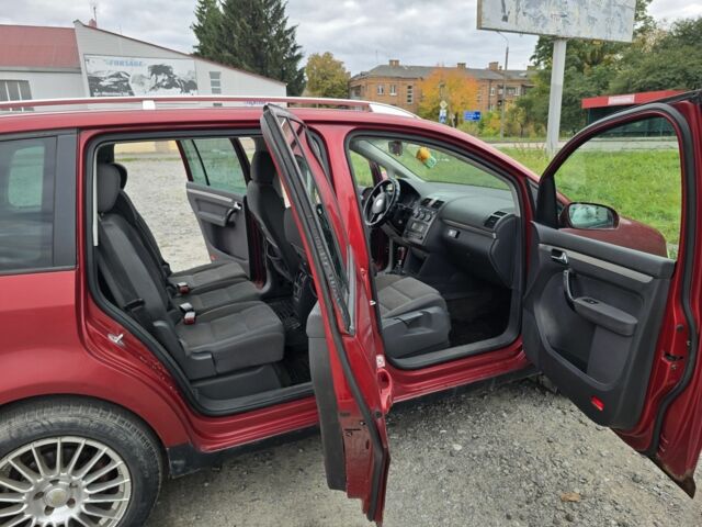 Красный Фольксваген Туран, объемом двигателя 2 л и пробегом 378 тыс. км за 4800 $, фото 10 на Automoto.ua