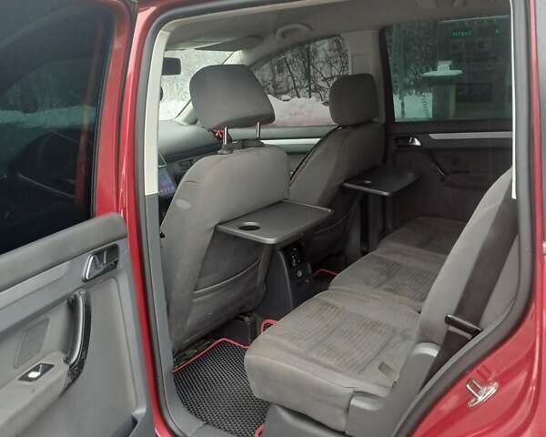 Червоний Фольксваген Туран, об'ємом двигуна 1.9 л та пробігом 340 тис. км за 4750 $, фото 13 на Automoto.ua