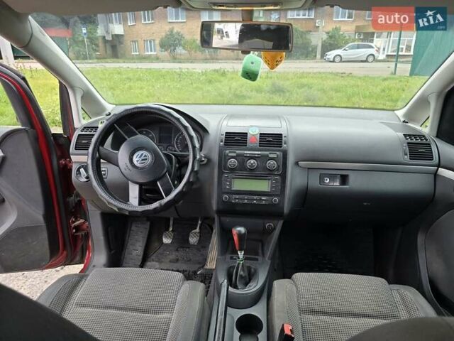 Червоний Фольксваген Туран, об'ємом двигуна 1.97 л та пробігом 387 тис. км за 4900 $, фото 21 на Automoto.ua