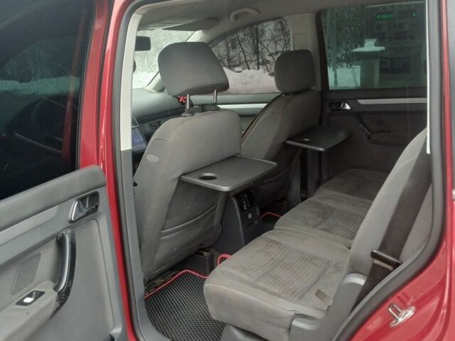 Червоний Фольксваген Туран, об'ємом двигуна 1.9 л та пробігом 340 тис. км за 4750 $, фото 8 на Automoto.ua