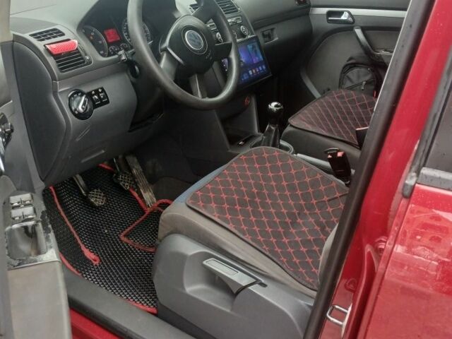 Червоний Фольксваген Туран, об'ємом двигуна 1.9 л та пробігом 340 тис. км за 4750 $, фото 7 на Automoto.ua