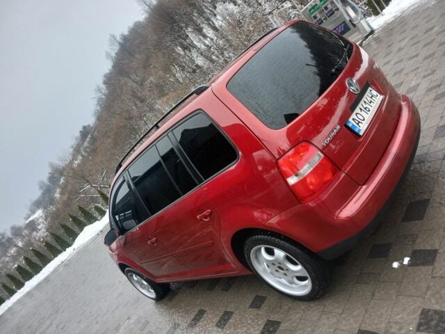 Червоний Фольксваген Туран, об'ємом двигуна 1.9 л та пробігом 340 тис. км за 4750 $, фото 5 на Automoto.ua