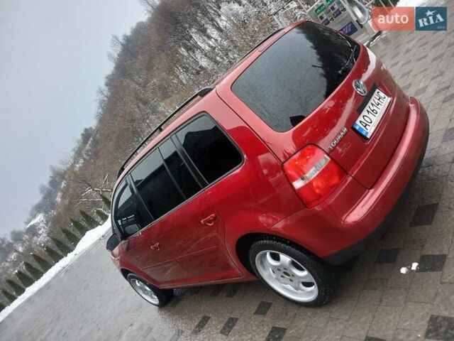 Червоний Фольксваген Туран, об'ємом двигуна 1.9 л та пробігом 340 тис. км за 4750 $, фото 6 на Automoto.ua