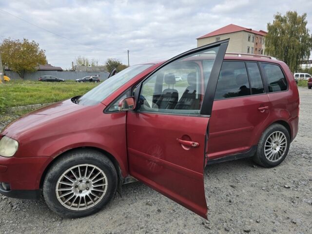 Красный Фольксваген Туран, объемом двигателя 2 л и пробегом 378 тыс. км за 4800 $, фото 4 на Automoto.ua