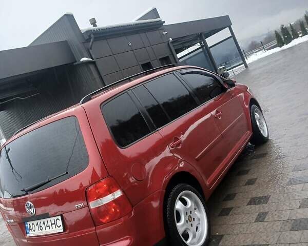 Червоний Фольксваген Туран, об'ємом двигуна 1.9 л та пробігом 340 тис. км за 4750 $, фото 3 на Automoto.ua
