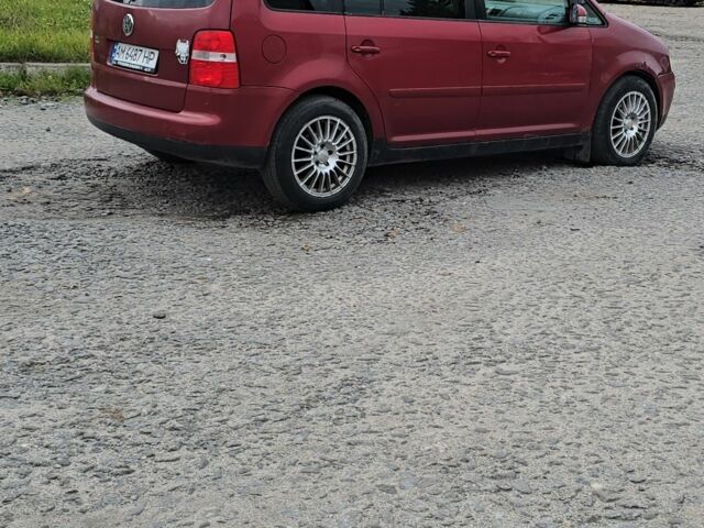Красный Фольксваген Туран, объемом двигателя 2 л и пробегом 378 тыс. км за 4800 $, фото 18 на Automoto.ua