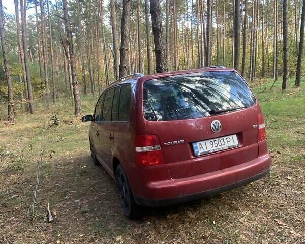 Червоний Фольксваген Туран, об'ємом двигуна 2 л та пробігом 355 тис. км за 4800 $, фото 1 на Automoto.ua