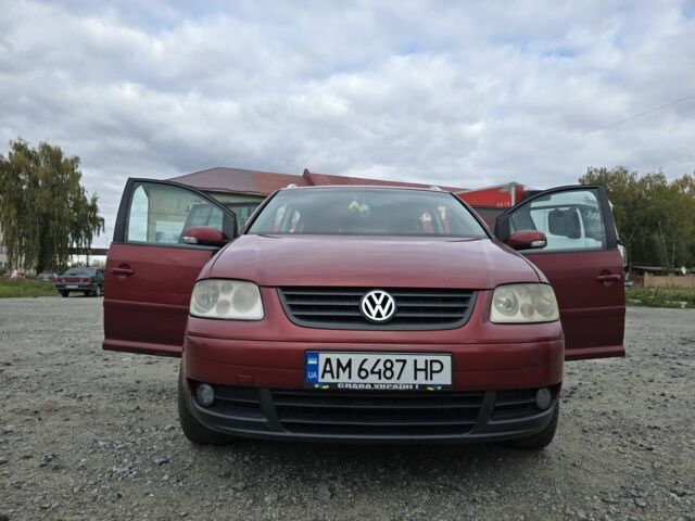 Красный Фольксваген Туран, объемом двигателя 2 л и пробегом 378 тыс. км за 4800 $, фото 7 на Automoto.ua